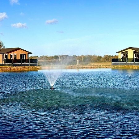 Brackenborough Lakes Resort Лаут Екстериор снимка