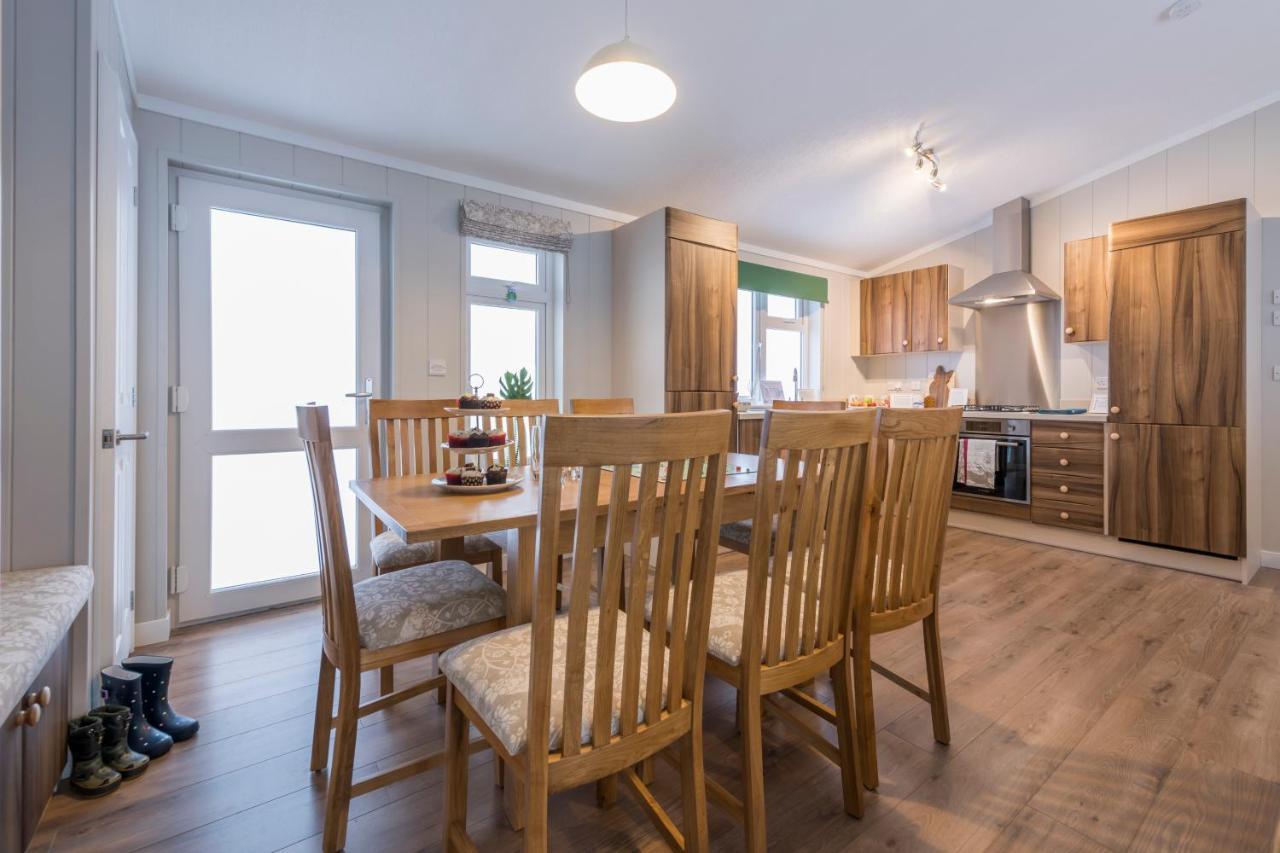 Brackenborough Lakes Resort Лаут Екстериор снимка