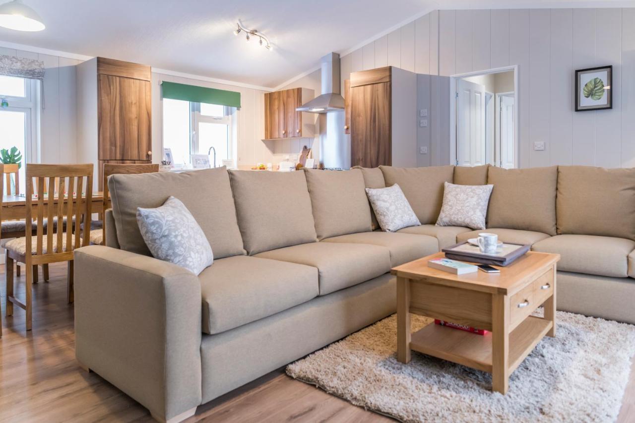 Brackenborough Lakes Resort Лаут Екстериор снимка
