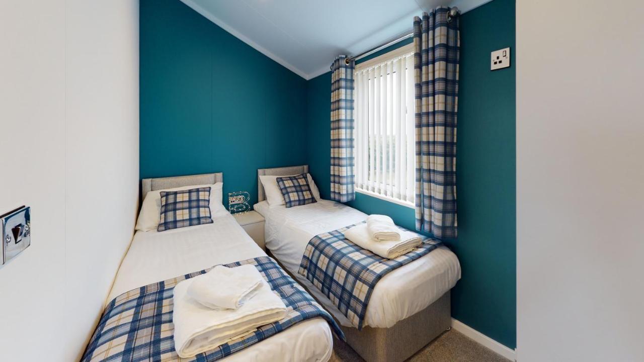 Brackenborough Lakes Resort Лаут Екстериор снимка