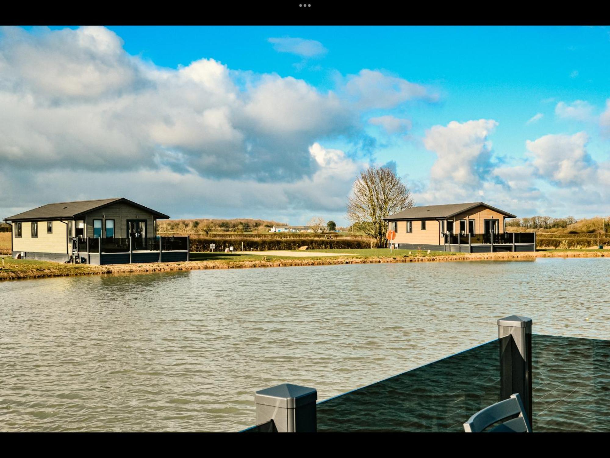 Brackenborough Lakes Resort Лаут Екстериор снимка