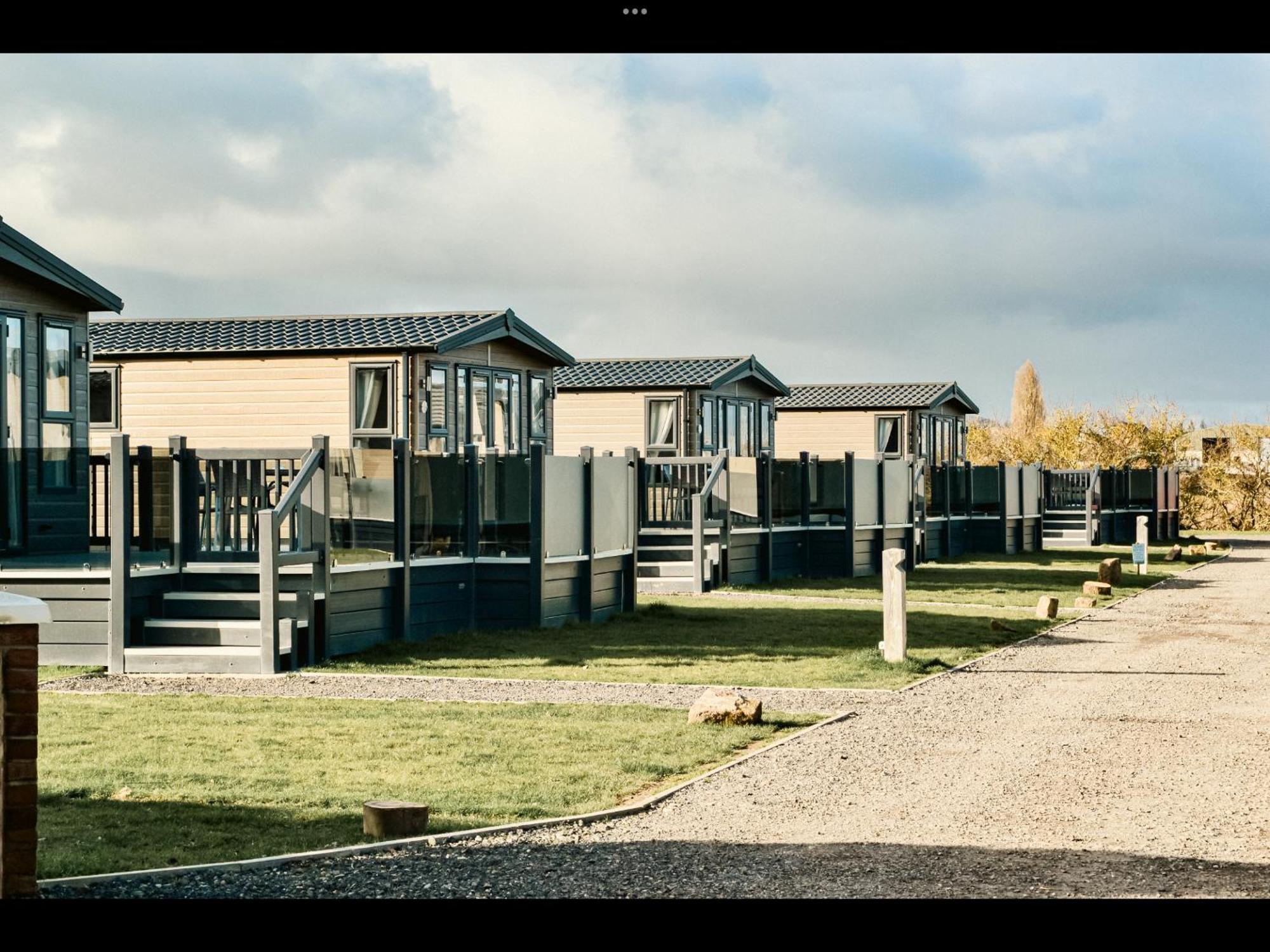 Brackenborough Lakes Resort Лаут Екстериор снимка