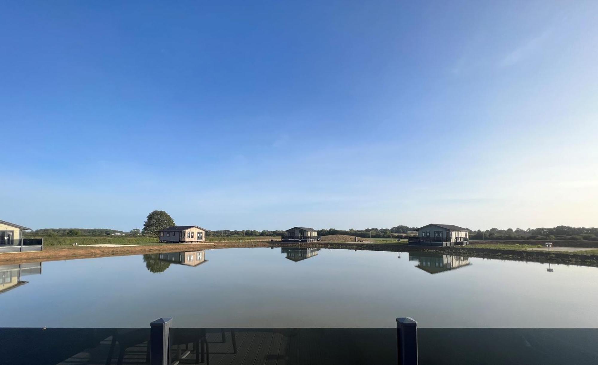 Brackenborough Lakes Resort Лаут Екстериор снимка
