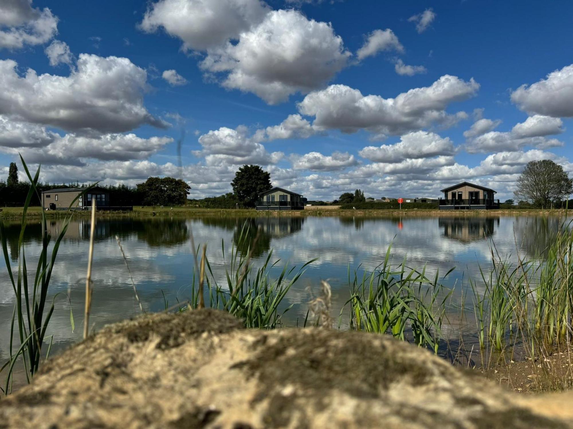Brackenborough Lakes Resort Лаут Екстериор снимка