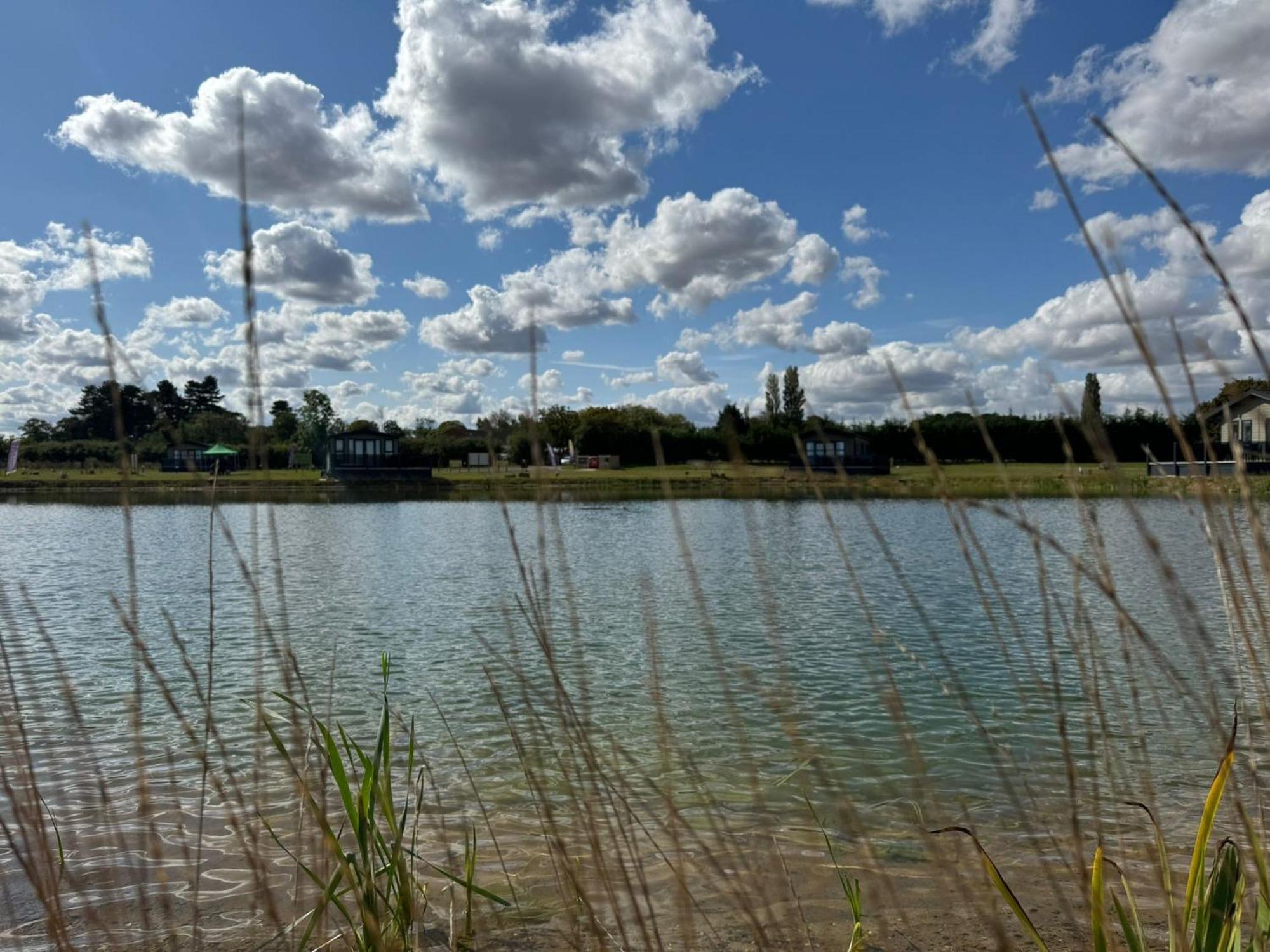 Brackenborough Lakes Resort Лаут Екстериор снимка